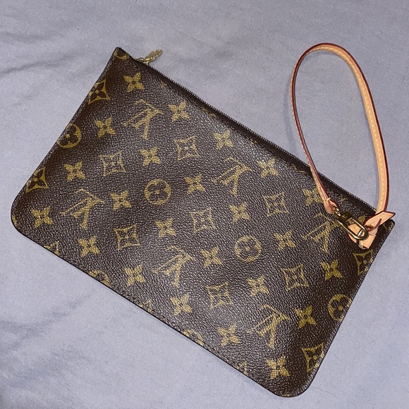 SOLD- Louis Vuitton Monogram Neverfull MM Pouch - Picture 6 of 10